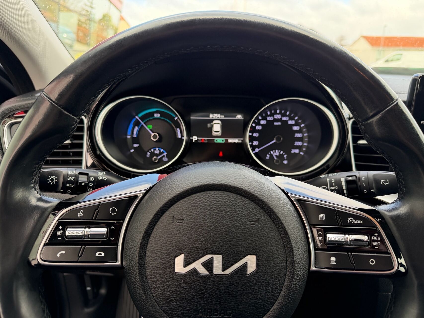 Sølv Kia XCeed fra 2021