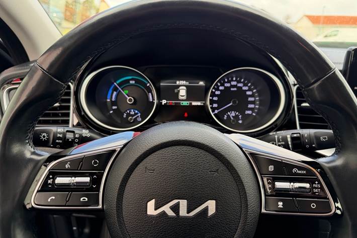 Sølv Kia XCeed fra 2021