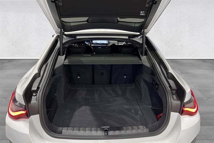 Hvid BMW i4 fra 2025