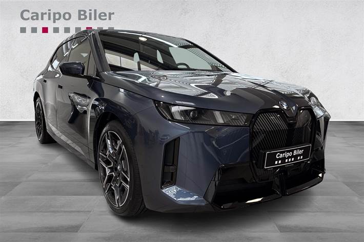 Blå BMW iX fra 2025 set udefra