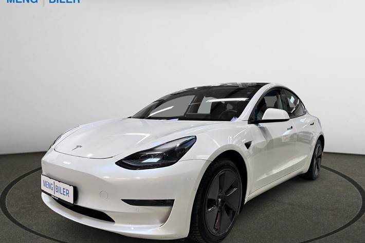 Hvid Tesla Model 3 fra 2021 set udefra