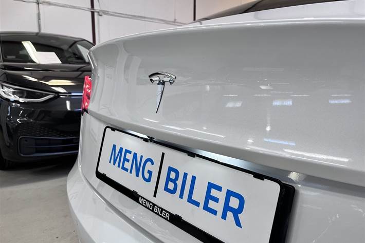 Hvid Tesla Model 3 fra 2021