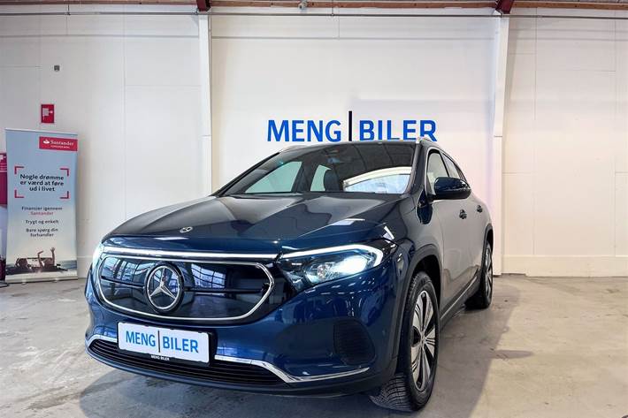 Blå Mercedes EQA 250 fra 2021 set udefra
