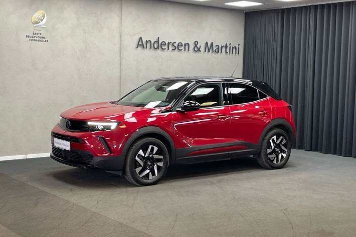 Rød Opel Mokka-e fra 2024 set udefra
