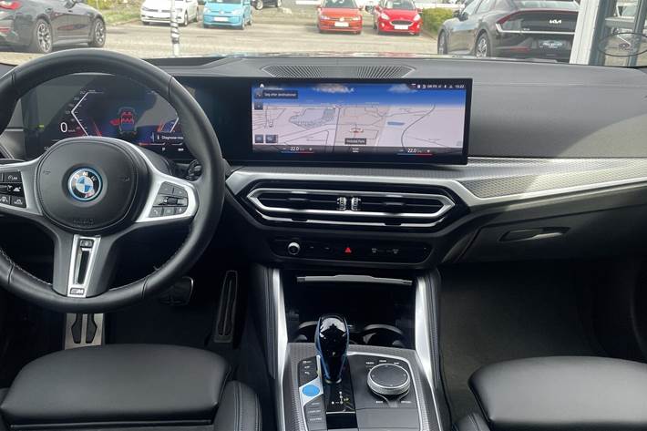 Grøn BMW i4 fra 2023