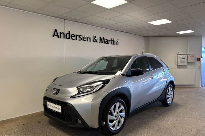 Sølv Toyota Aygo X fra 2022