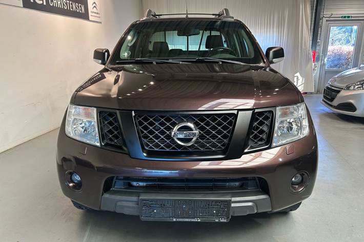 Brun Nissan Navara fra 2013