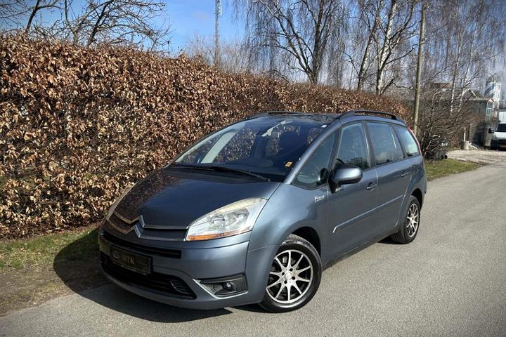 Grå Citroën C4 Picasso fra 2010 set udefra