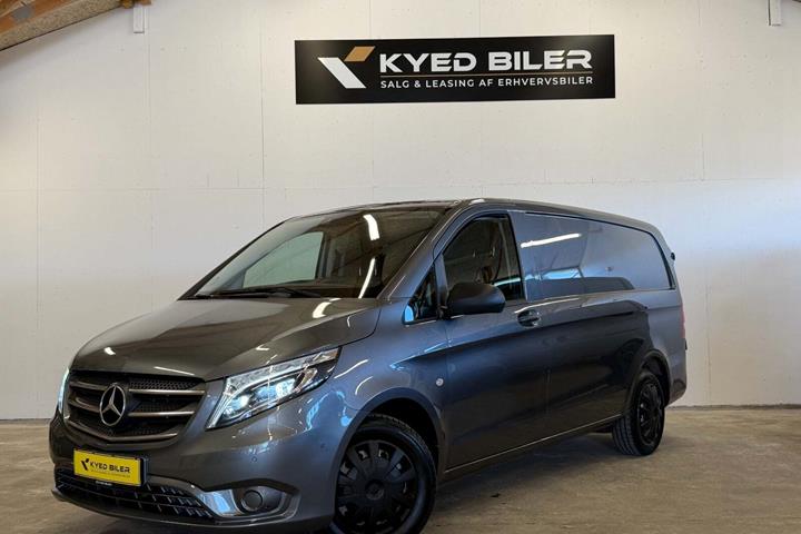 Grå Mercedes Vito 114 fra 2019 set udefra