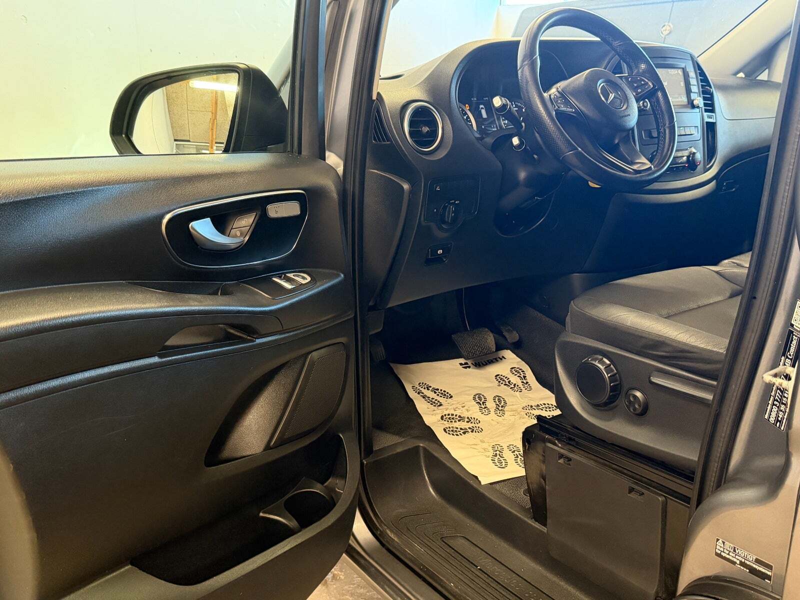Grå Mercedes Vito 114 fra 2019