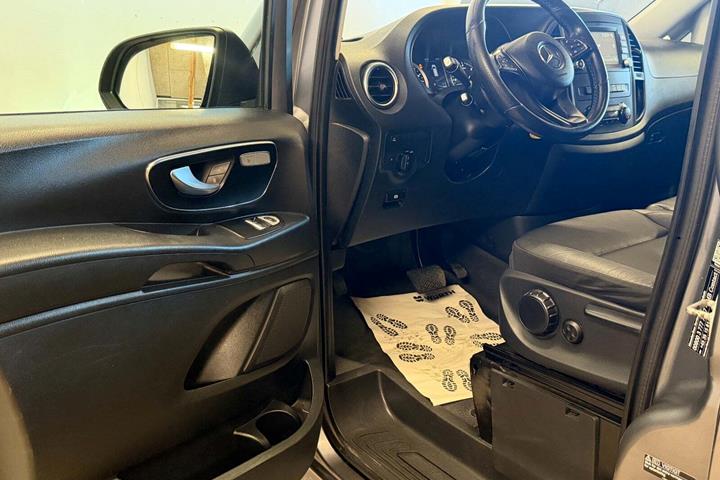 Grå Mercedes Vito 114 fra 2019