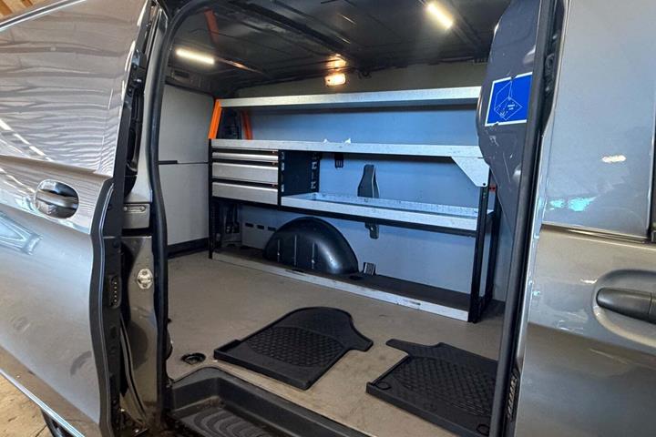 Grå Mercedes Vito 114 fra 2019