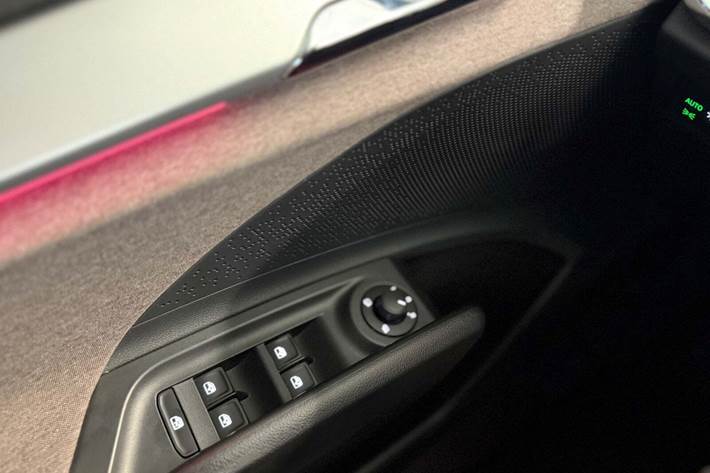 Turquoise Skoda Enyaq fra 2021