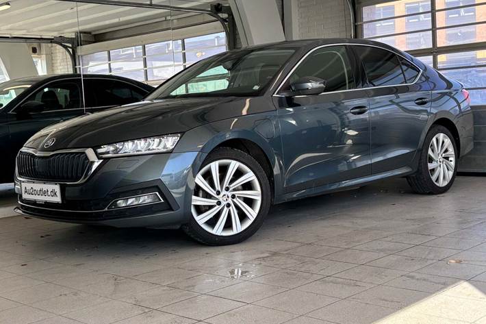 Grå Skoda Octavia fra 2021