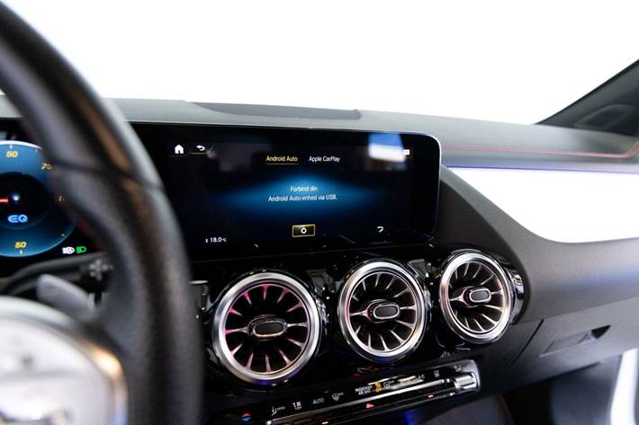 Hvid Mercedes EQA250 fra 2023