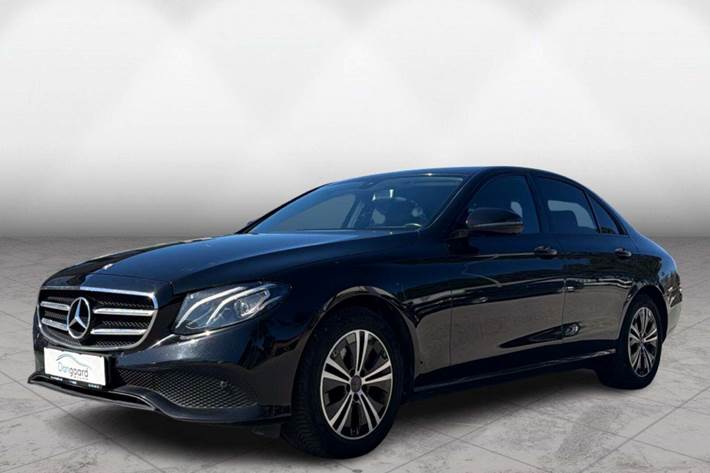 Sort Mercedes E220 d fra 2017 set udefra