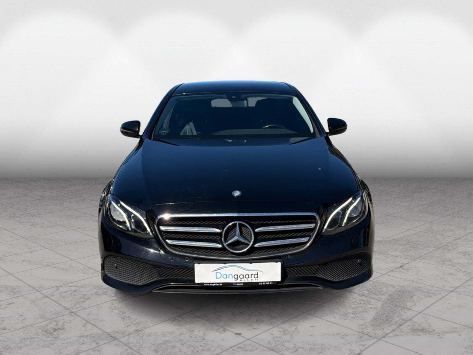 Sort Mercedes E220 d fra 2017