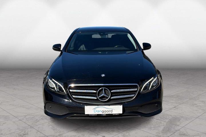 Sort Mercedes E220 d fra 2017