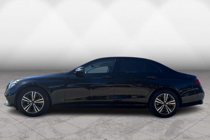 Sort Mercedes E220 d fra 2017