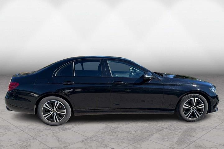 Sort Mercedes E220 d fra 2017