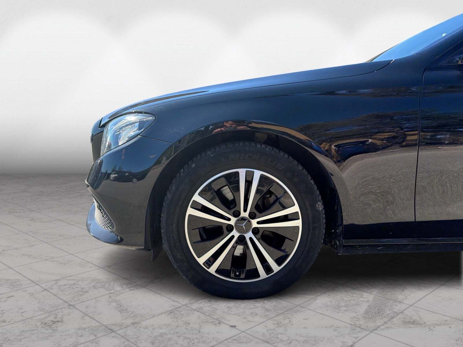 Sort Mercedes E220 d fra 2017