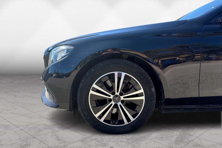 Sort Mercedes E220 d fra 2017