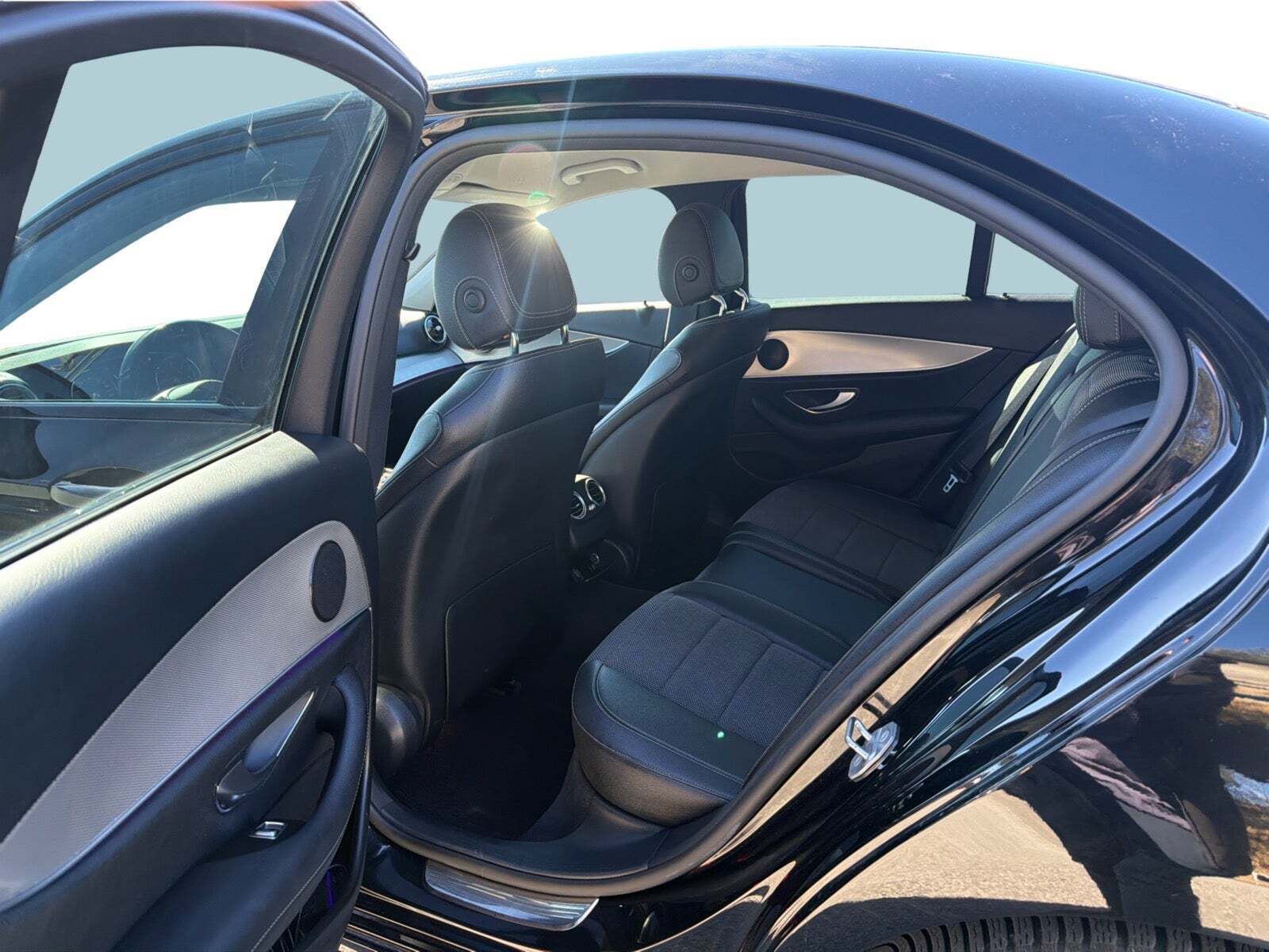 Sort Mercedes E220 d fra 2017