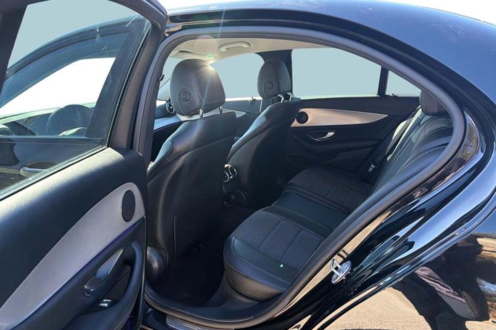 Sort Mercedes E220 d fra 2017