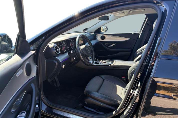 Sort Mercedes E220 d fra 2017