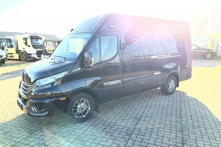 Sort Iveco Daily fra 2025