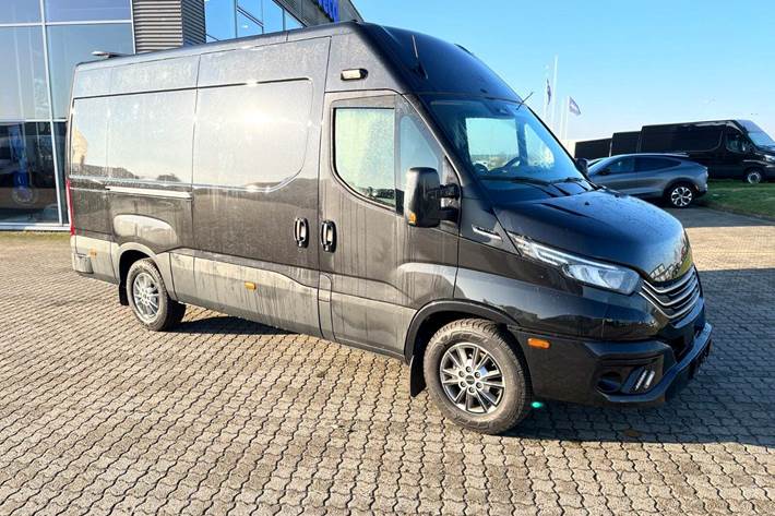 Sort Iveco Daily fra 2025