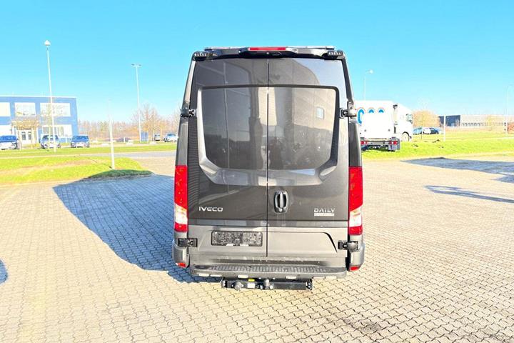 Sort Iveco Daily fra 2025