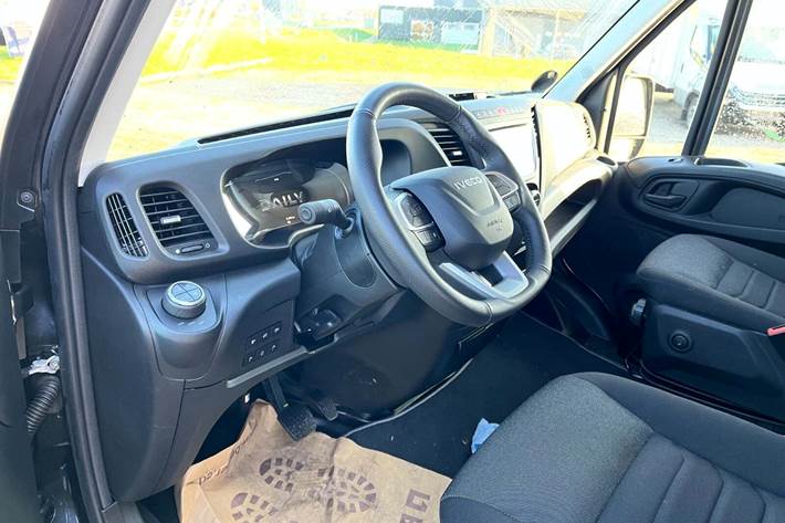 Sort Iveco Daily fra 2025