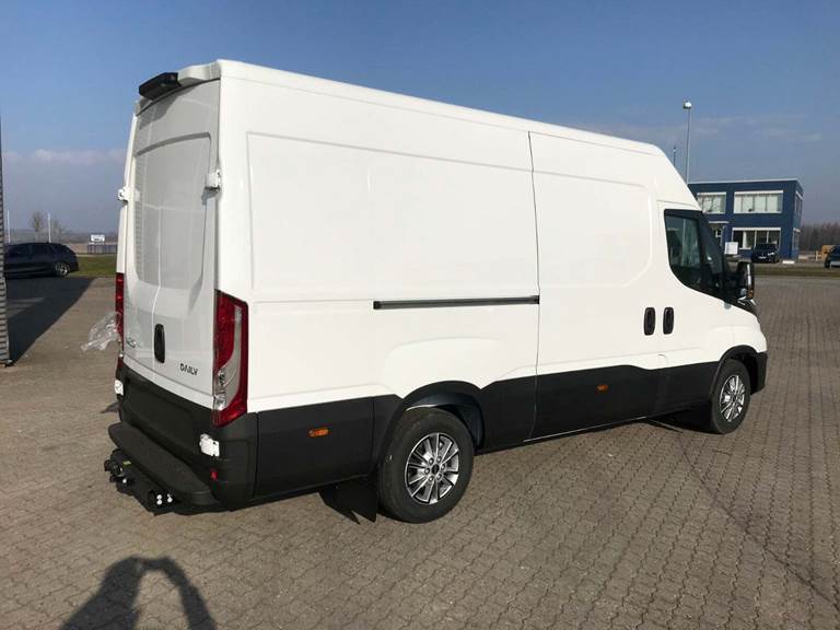 Iveco Daily 2,3 35S16 12m³ Van AG8