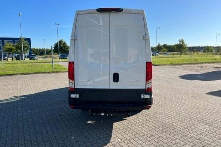 Hvid Iveco Daily fra 2026