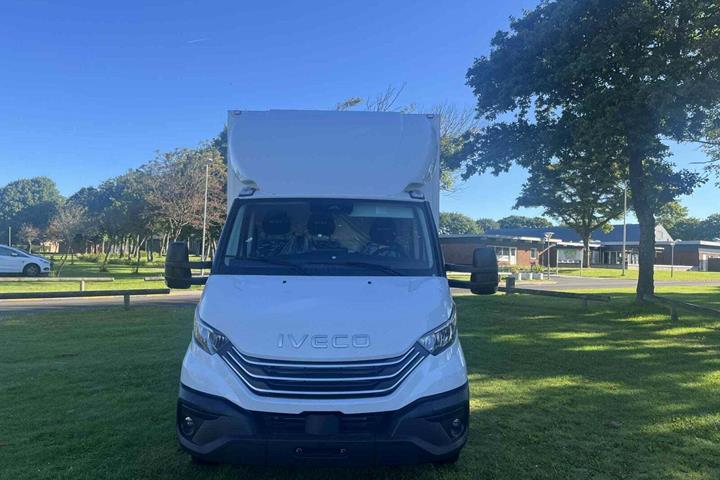 Hvid Iveco Daily fra 2026