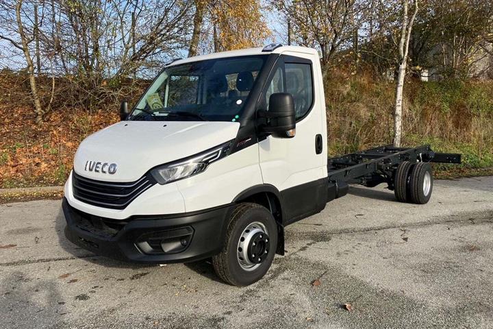 Hvid Iveco Daily fra 2026 set udefra