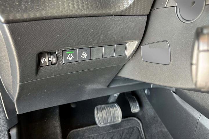 Sort Peugeot 208 fra 2023