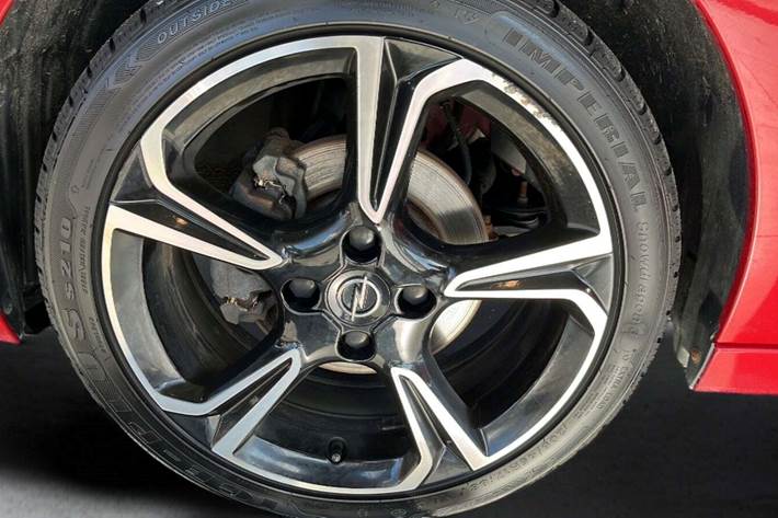 Rød Opel Corsa fra 2021