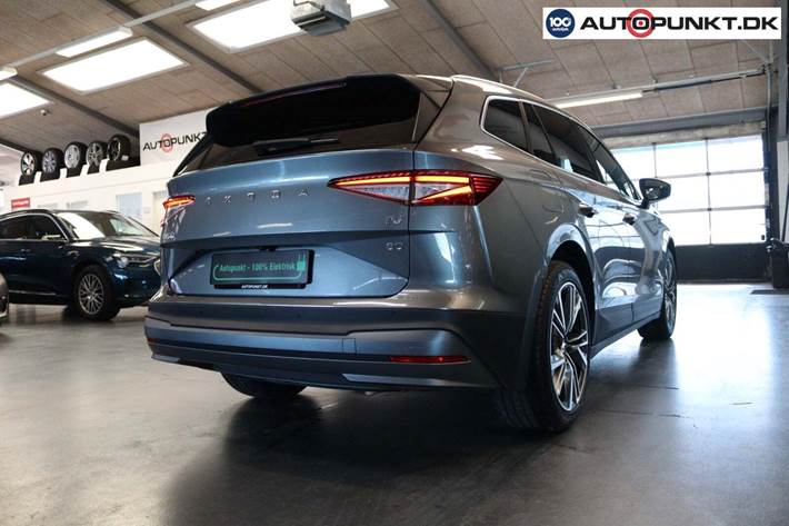 Grå Skoda Enyaq fra 2023