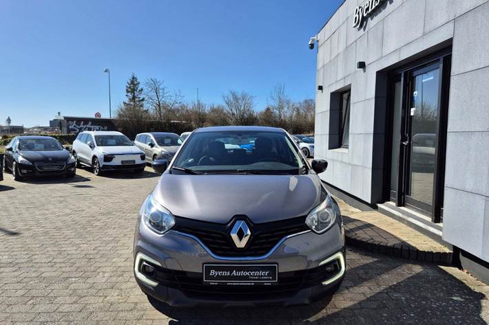 Grå Renault Captur fra 2018