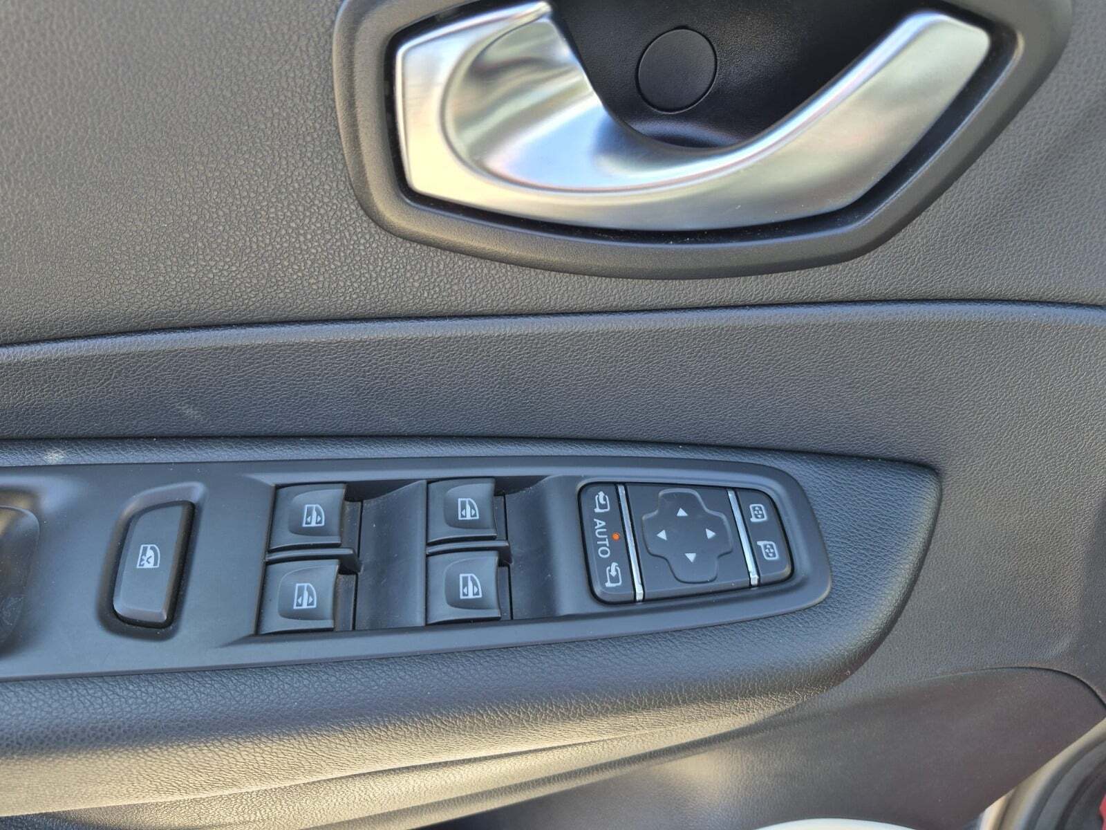 Grå Renault Captur fra 2018