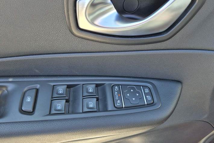 Grå Renault Captur fra 2018