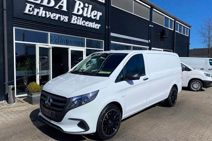 Hvid Mercedes Vito 114 fra 2025