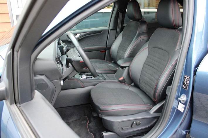 Blå Ford Kuga fra 2020