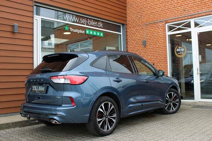 Blå Ford Kuga fra 2020