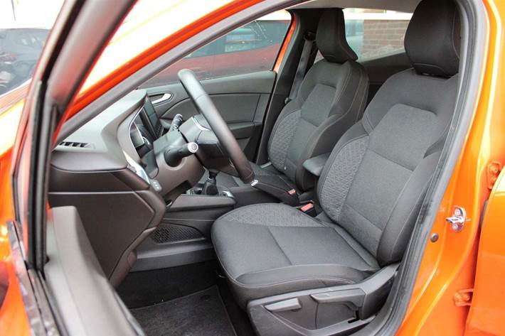 Orange Renault Clio V fra 2019