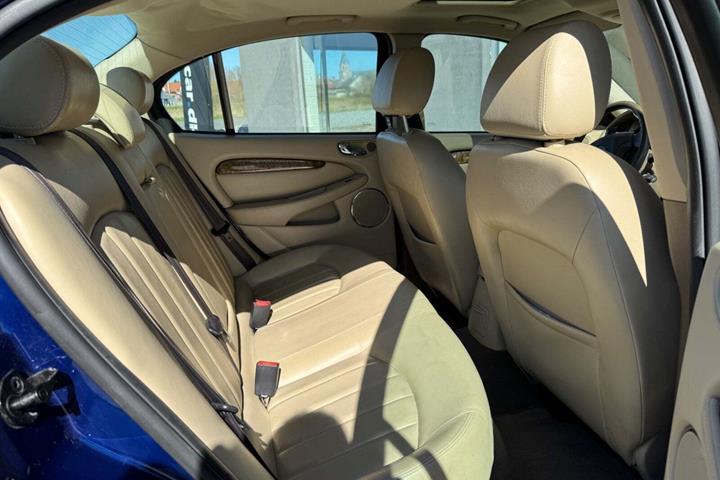 undefined Jaguar X-type fra 2003 set indefra