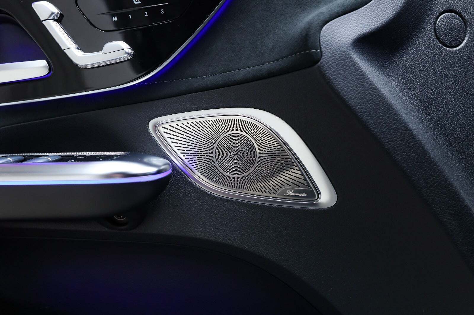 Hvid Mercedes EQE350 fra 2024