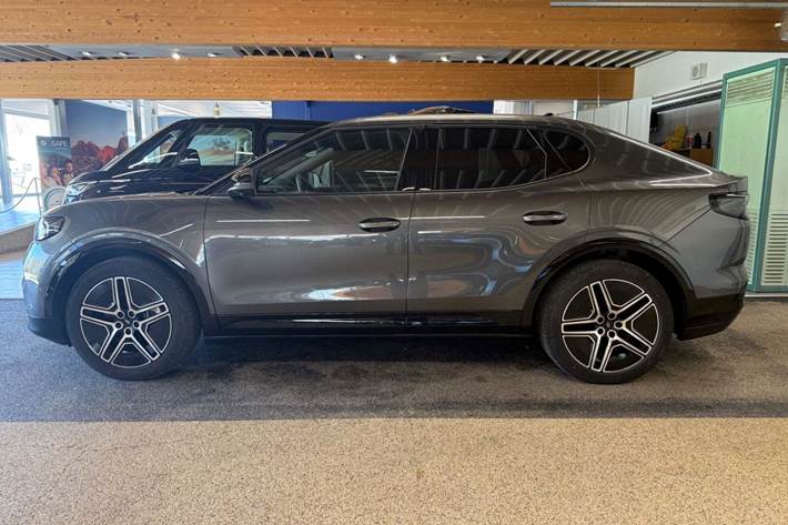 Grå Ford Capri fra 2024